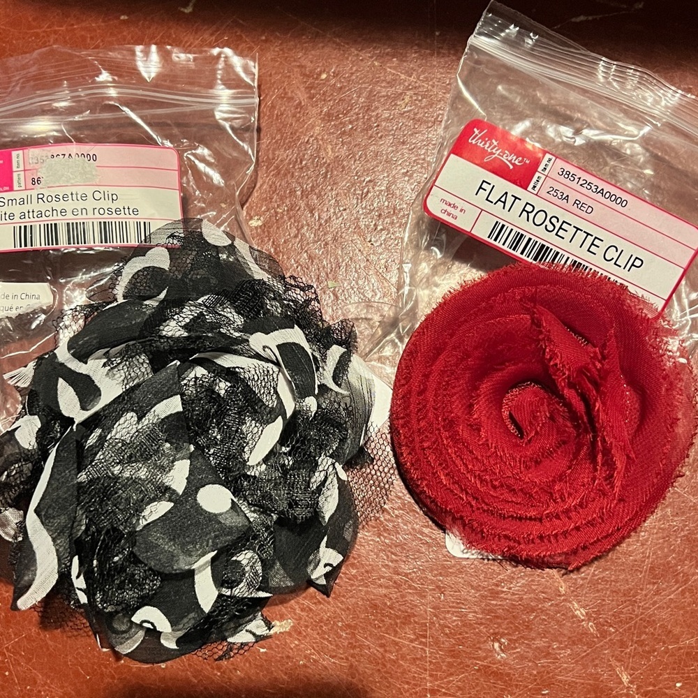 Thirty-one Rosette Clips